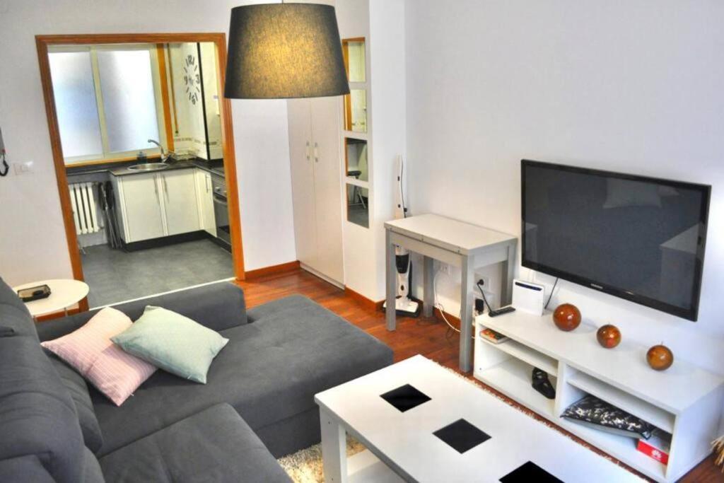 Curros Enriquez Rd, Centrico, Plaza Garage Apartment *