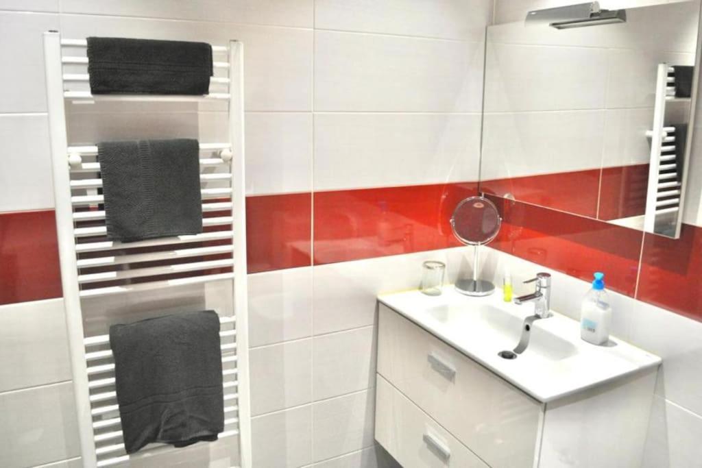 Curros Enriquez Rd, Centrico, Plaza Garage Apartment Ourense